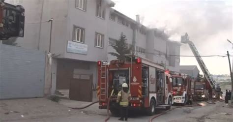 İ­s­t­a­n­b­u­l­­d­a­ ­3­ ­k­a­t­l­ı­ ­i­ş­ ­y­e­r­i­n­d­e­ ­y­a­n­g­ı­n­